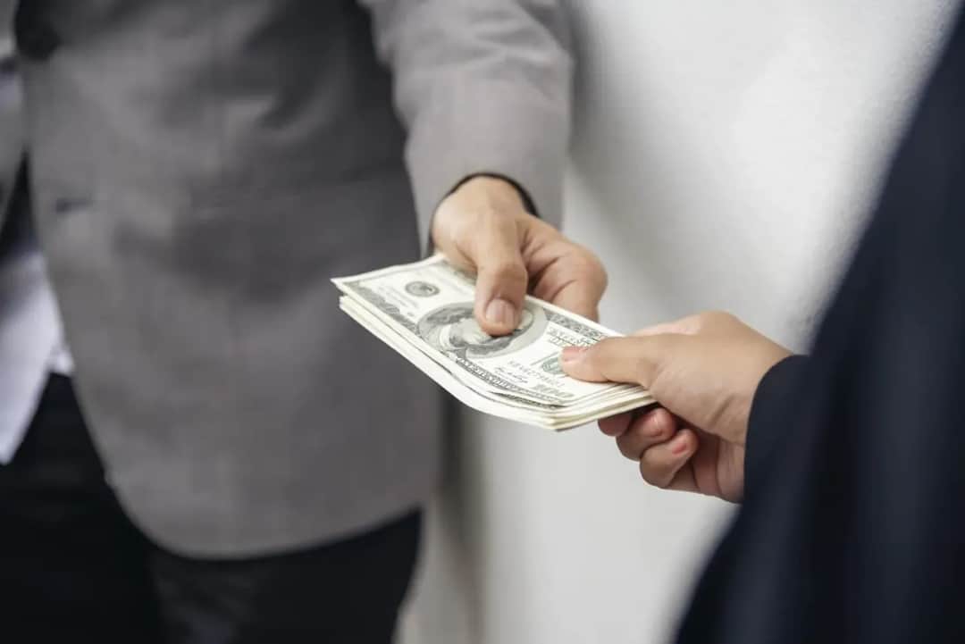 Kto może udzielić pożyczki? Sprawdź, gdzie znaleźć pomoc finansową